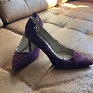 Tory Burch Suede Pumps, color: Maroon, size: 7.